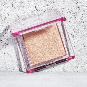 *NEW About Face Light Lock Highlight Powder Light Spun